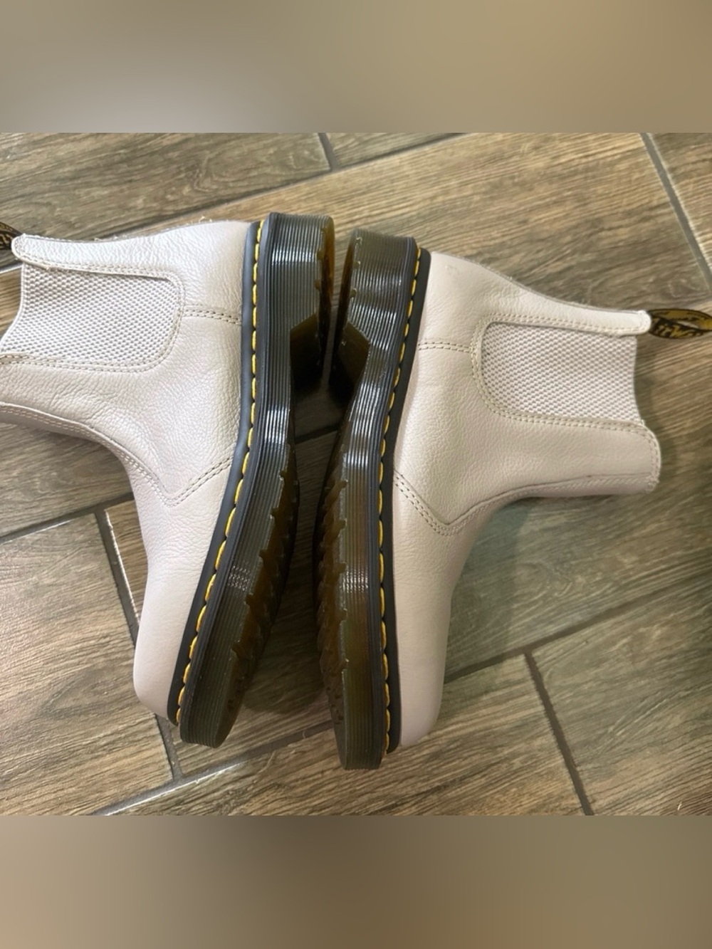 Dr. Martens 2976 Virginia Leather Chelsea in Vintage Taupe NEW - Picture 4 of 5
